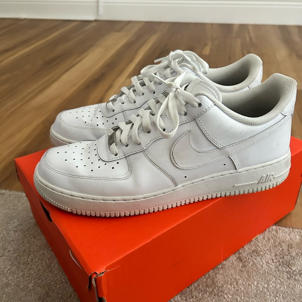 White Nike Air Force 1